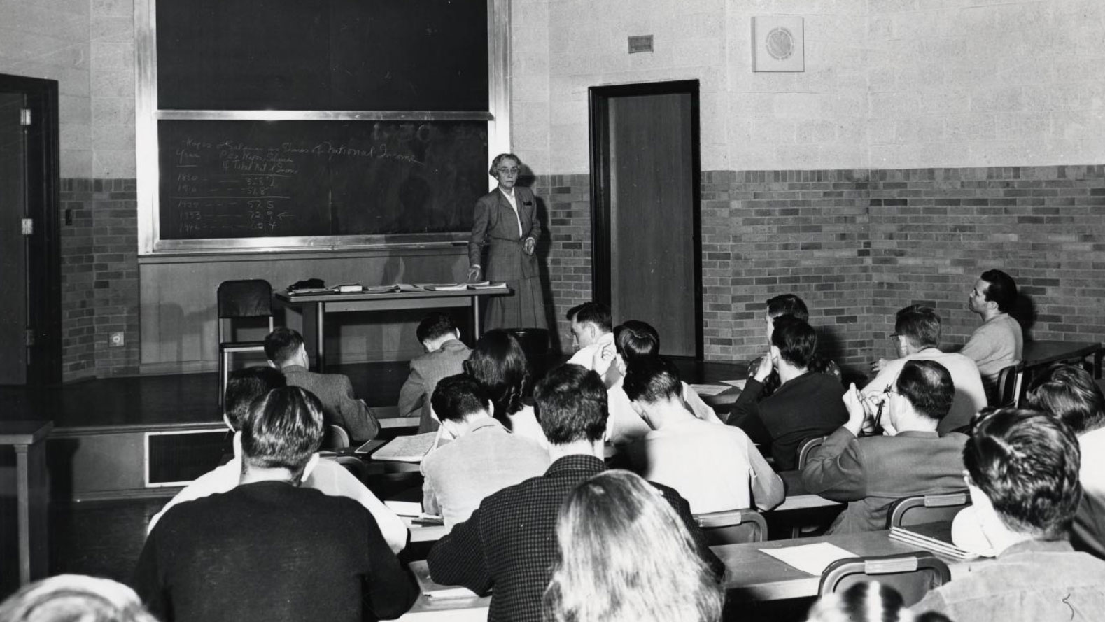 Margaret Elliot Tracy teaching economics class 1928